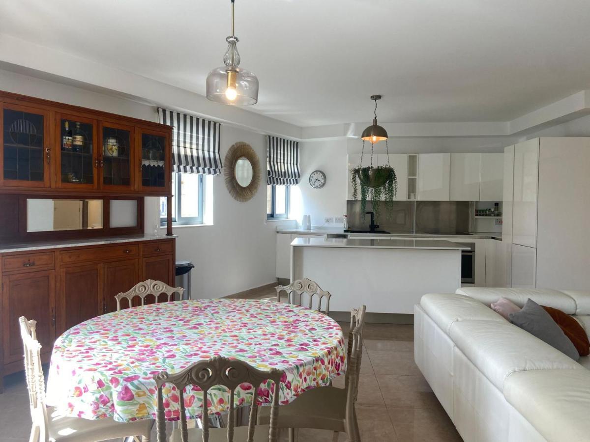 Cozy 2 Bedroom Apartment Near Seafront Gzira Eksteriør bilde